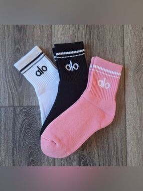 Alo Throwback socks 3 pairs brand new